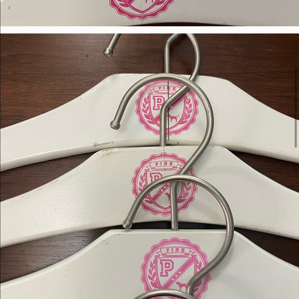 SALE🔴 3 PINK VICTORIA SECRET HANGERS
Accepting offers negotiable